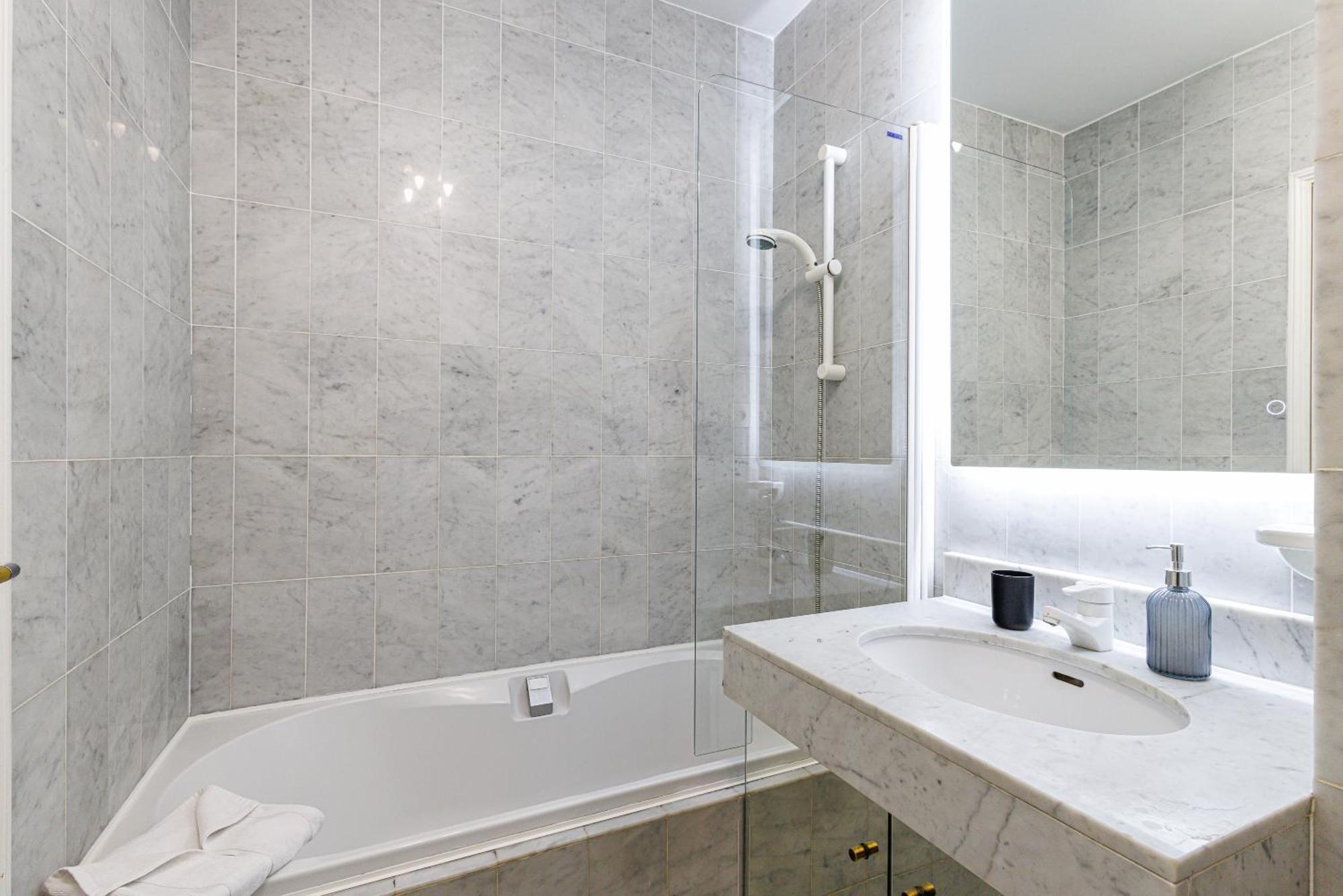 Le Victoria, Elegant T2 Au Bord Des Plages, Piscine, Sauna Menton Bagian luar foto