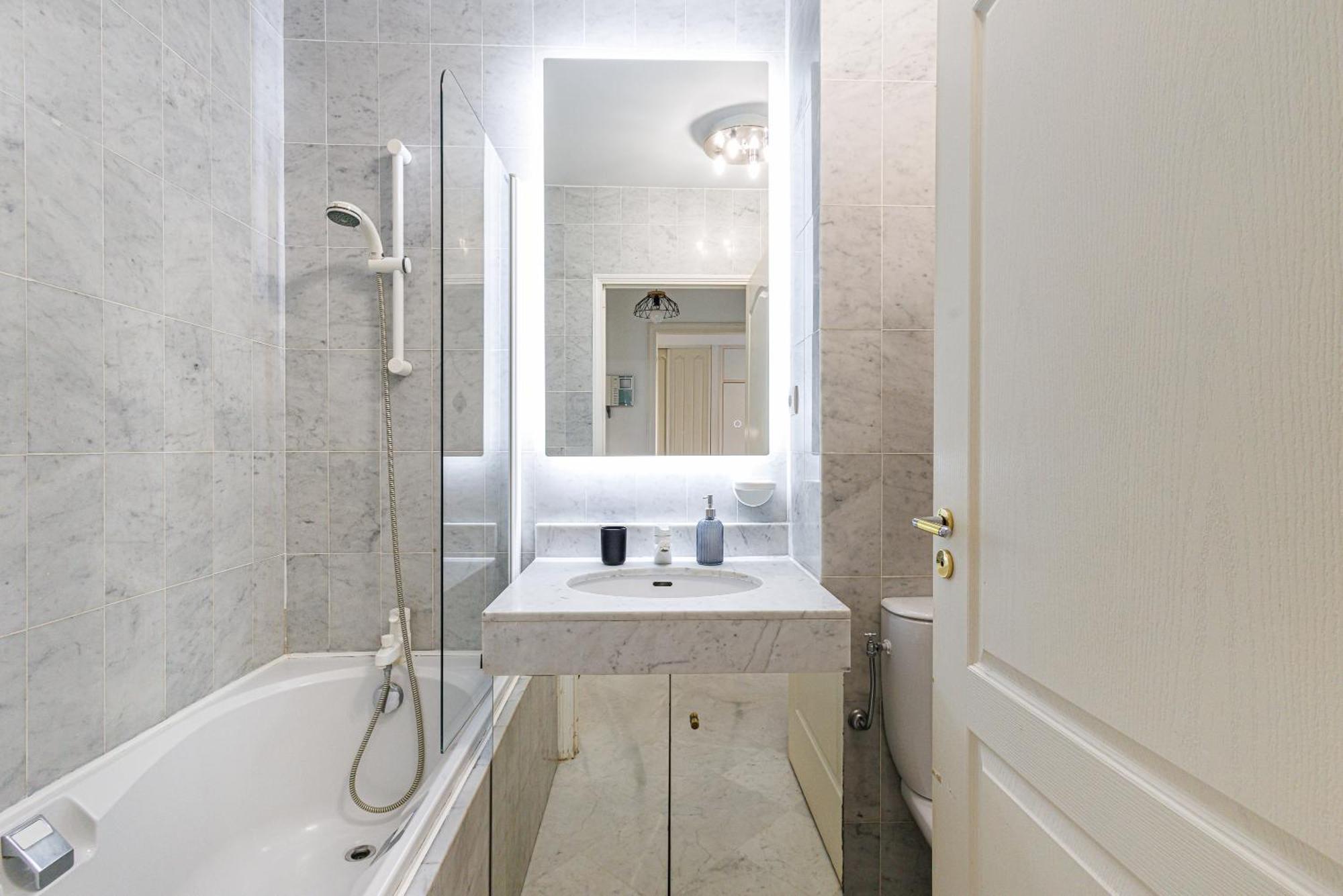 Le Victoria, Elegant T2 Au Bord Des Plages, Piscine, Sauna Menton Bagian luar foto